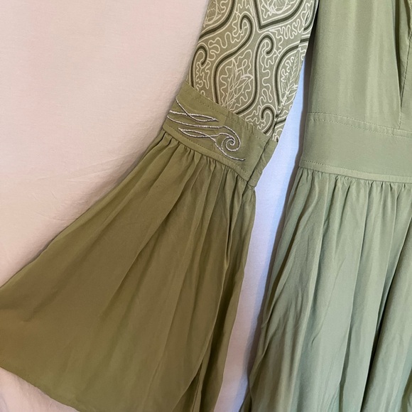 Her Universe The Lord Of The Rings Arwen Bell Sleeve Dress size XS - Picture 5 of 6